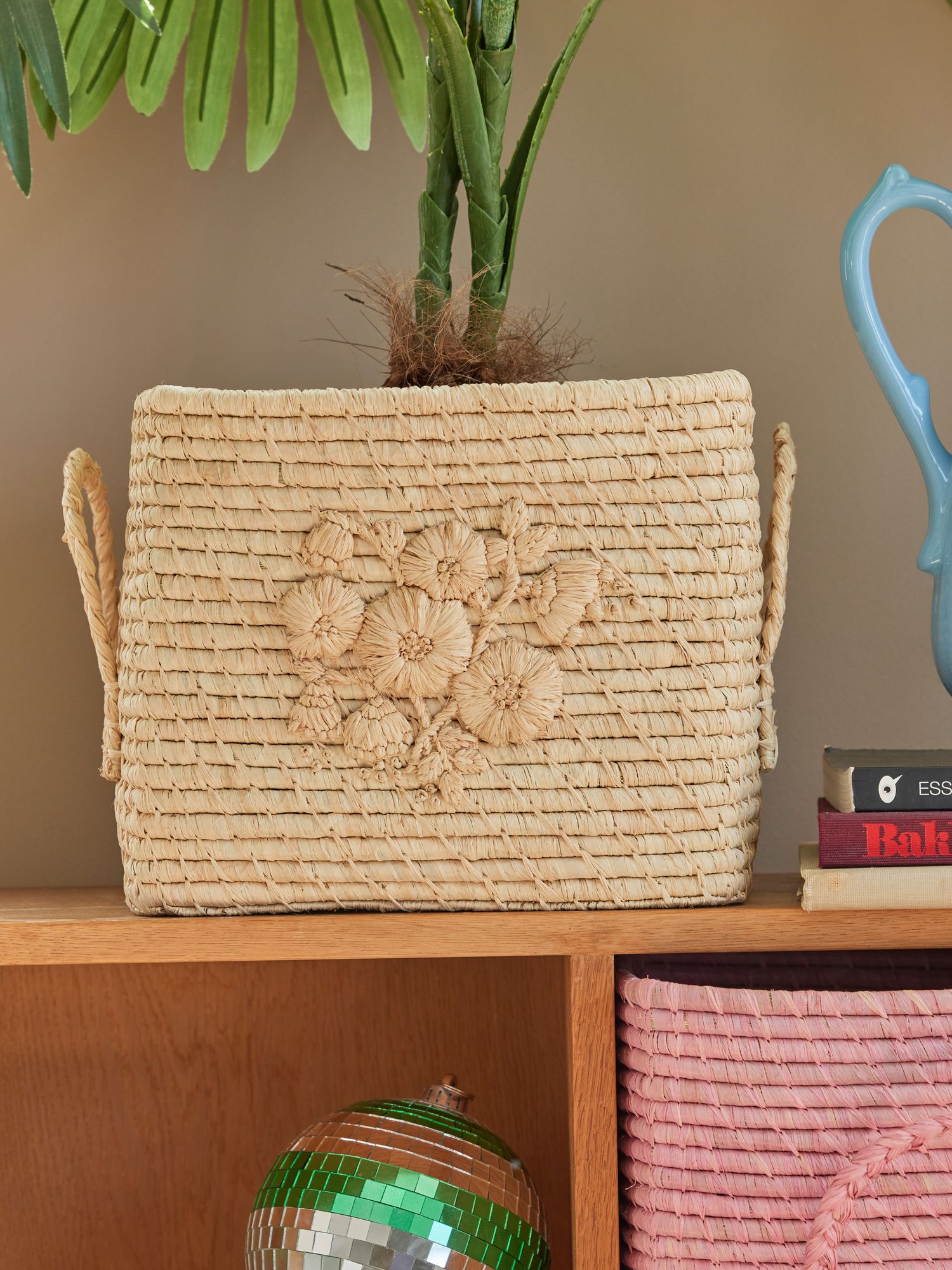 RaffiaCraft - Handgemaakte Opbergmand met Uniek Design