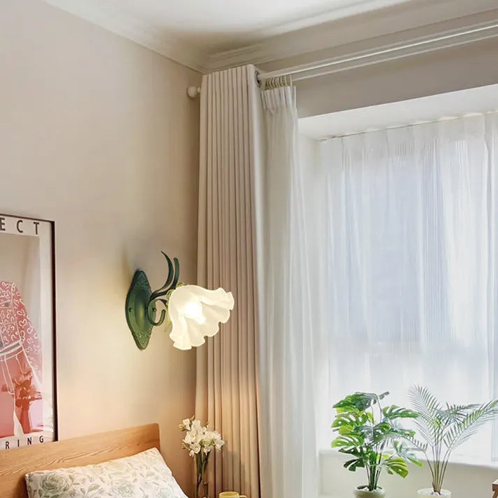 LilyGlow Wall Lamp - Elegant Nature-Inspired Lighting