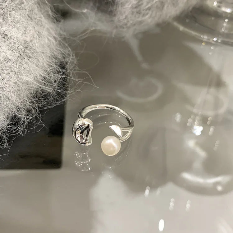 Elin Adjustable Pearl Bean Ring - Stylish and Elegant