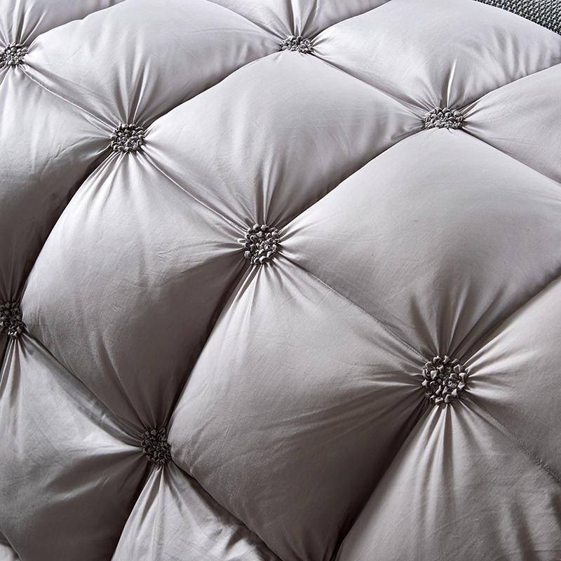 PlumeLux Goose Down Duvet – Luxury & Comfort in One
