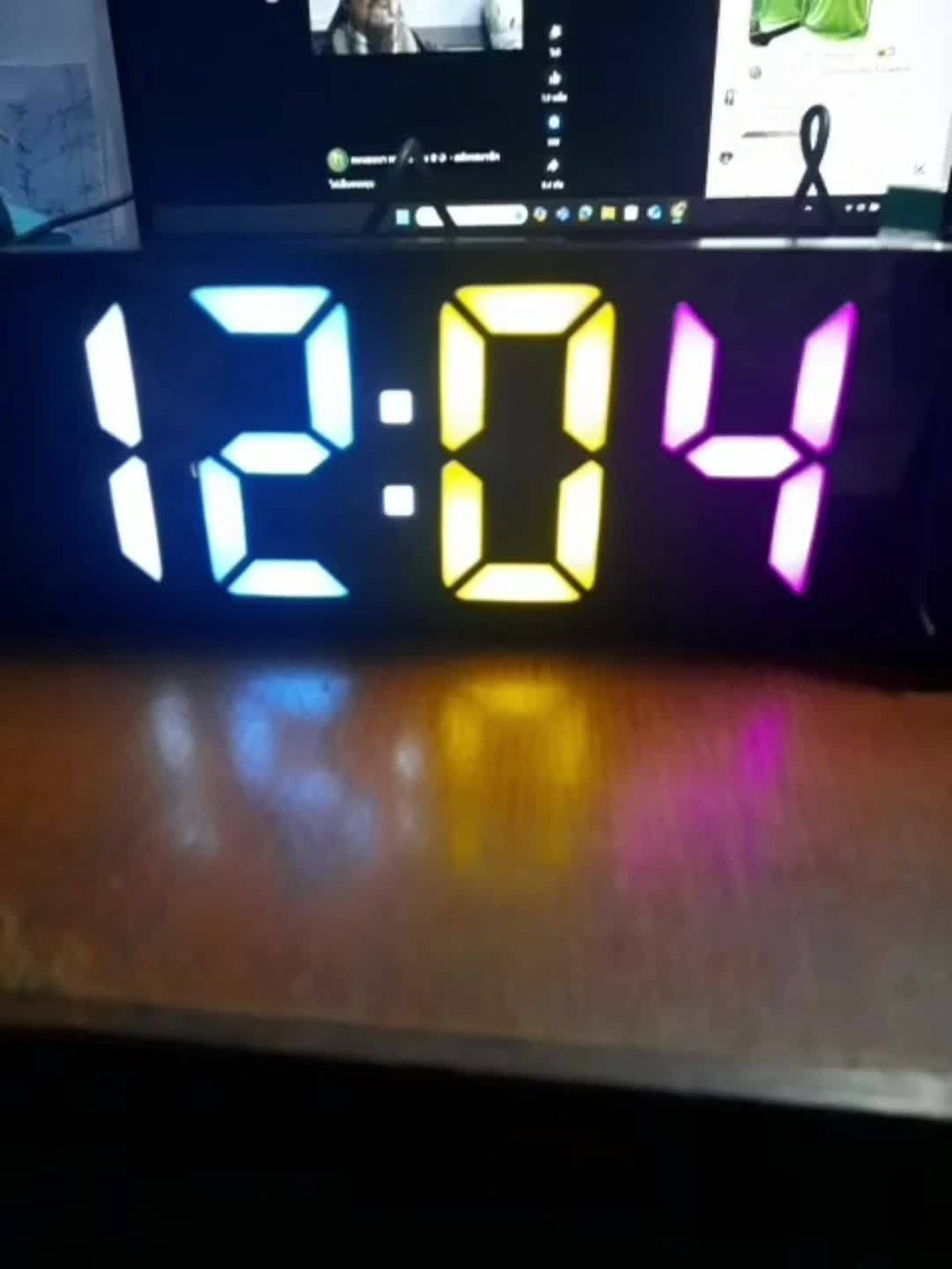 TimeView – Modern Digital Projection Alarm Clock