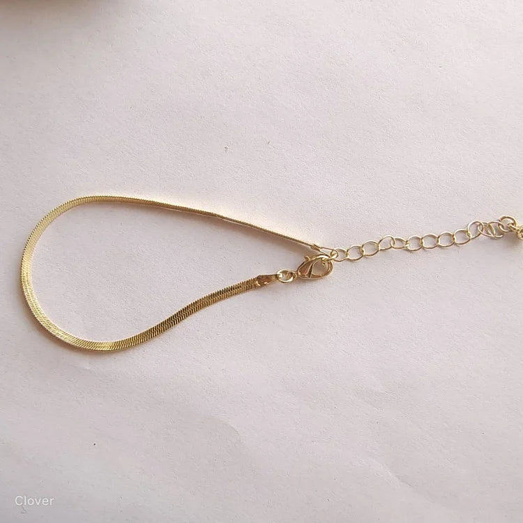 Isolde Snake Anklet - A Beautiful Accessory for Every Occasion!