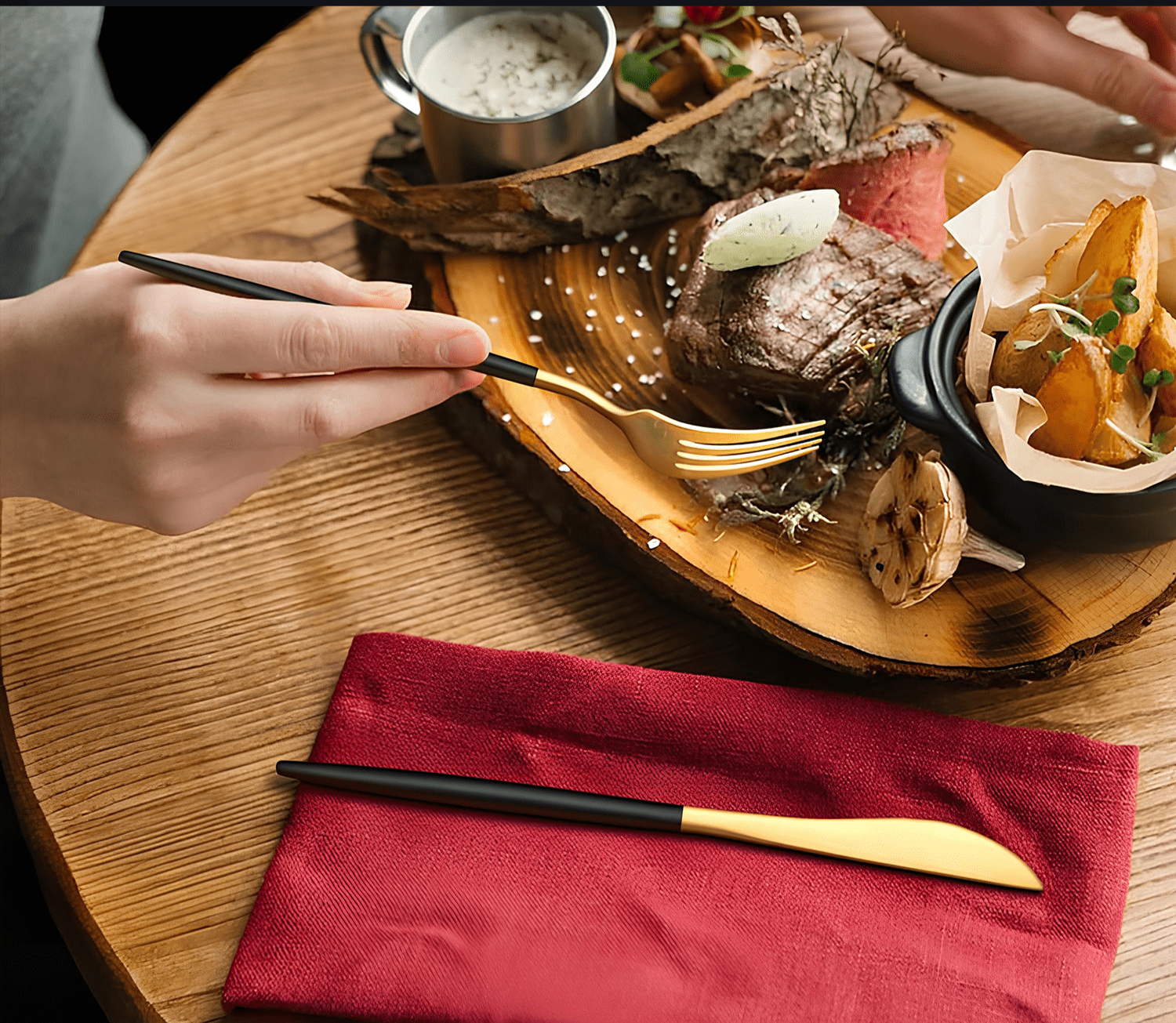 RoyalServe - Luxury Black Gold Cutlery Set for Four