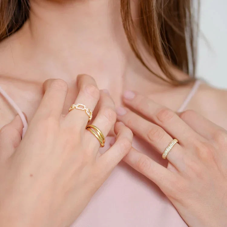 Radiant Gold Link Ring with Zirconia - Marina Elegance