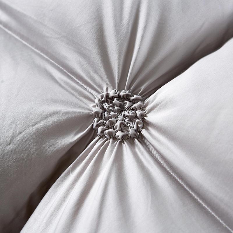 PlumeLux Goose Down Duvet – Luxury & Comfort in One