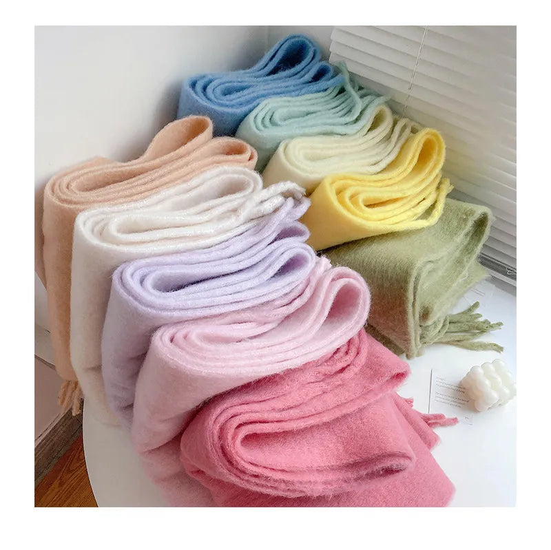 FrostSoft Scarf – Luxurious Warmth for the Winter Months