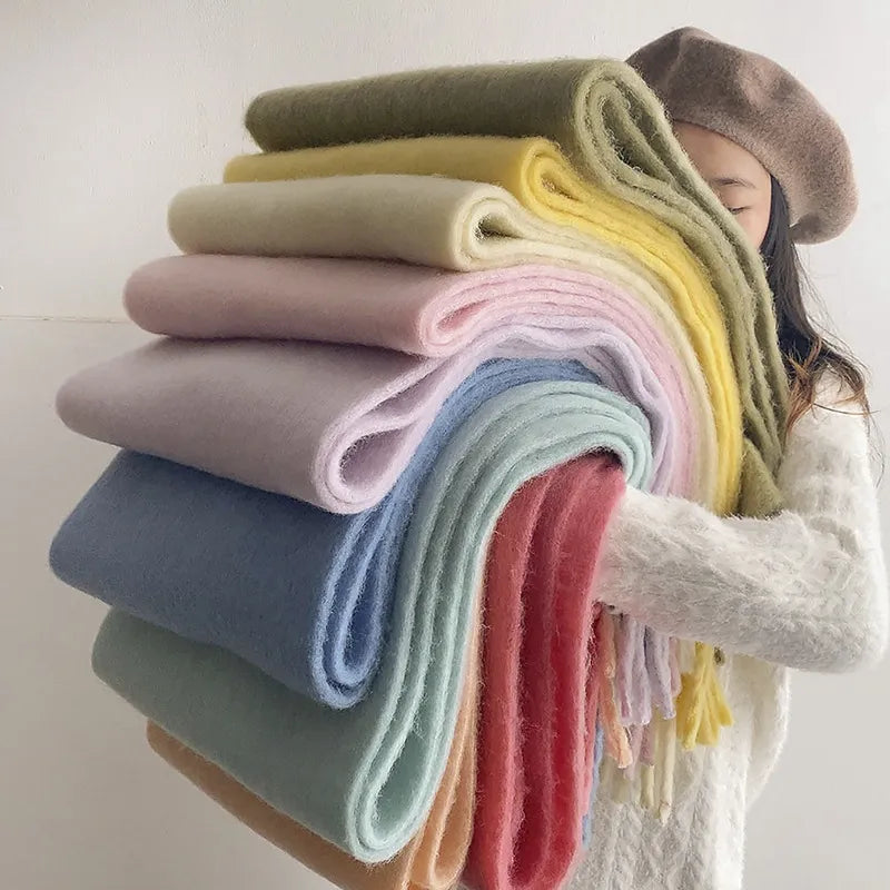 FrostSoft Scarf – Luxurious Warmth for the Winter Months