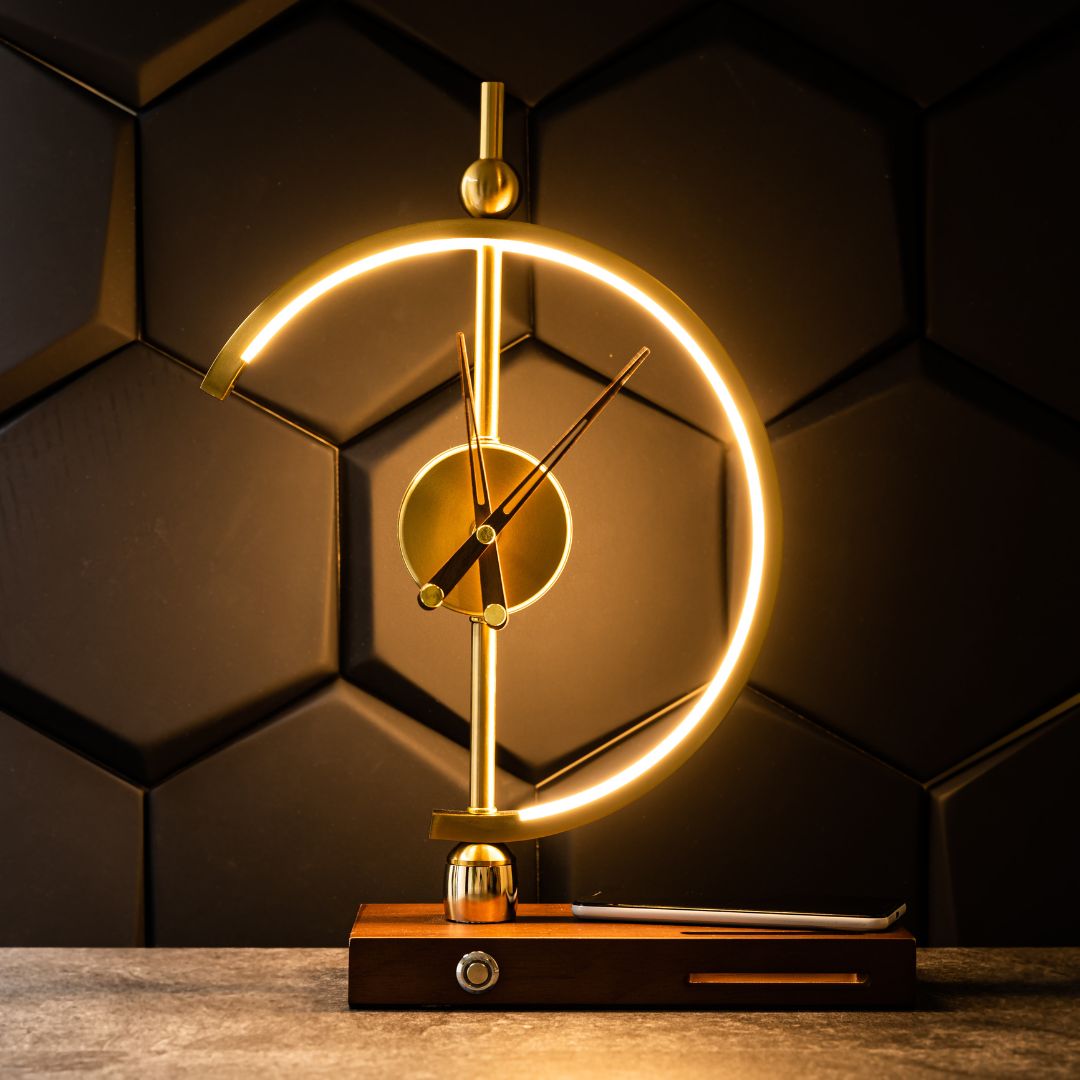 Aurora Luxe Table Lamp – Gold Design with Wireless Charging