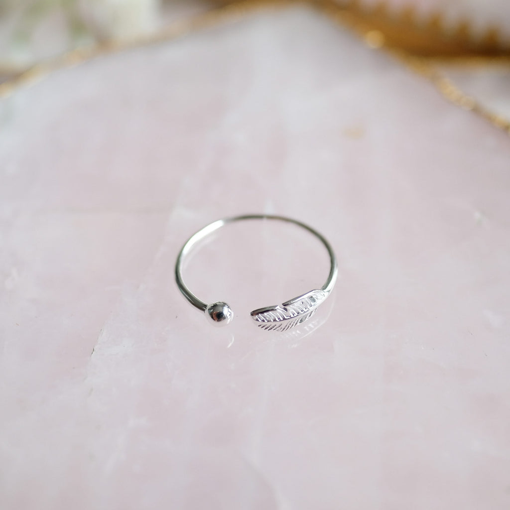 SilverPlume Ring – Elegant Silver Ring with Feather Motif