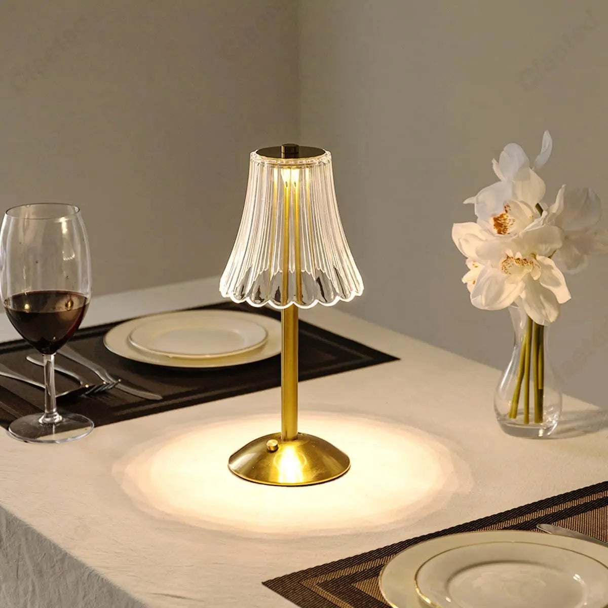 Cristalglow - Chic Cordless Table Lamp with Elegant Crystal Decoration
