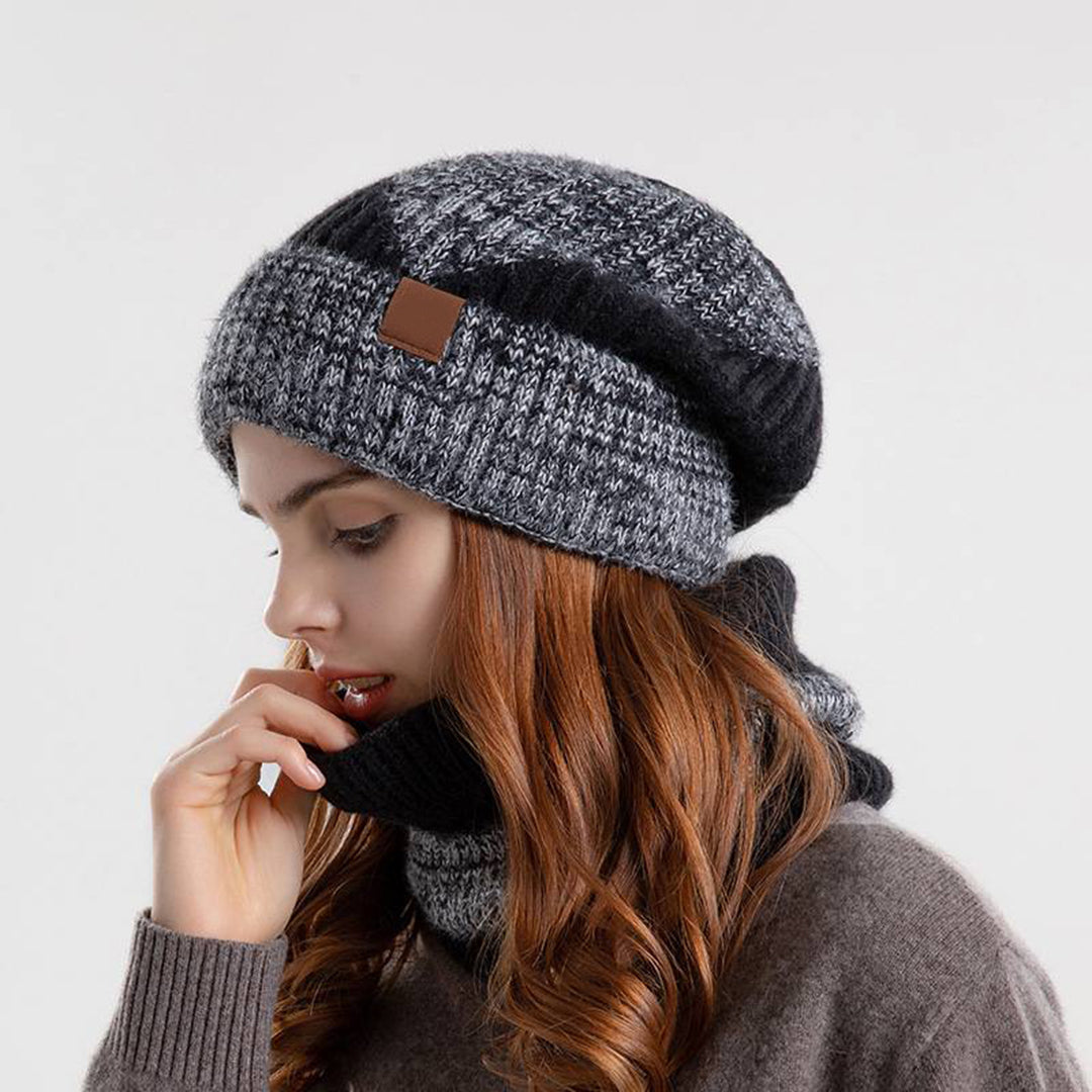 CozyWrap Set – Trendy Beanie and Scarf for Winter