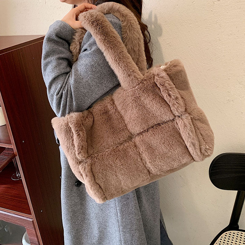 Pipa Plush Bag – Cozy Winter Handbag for Women