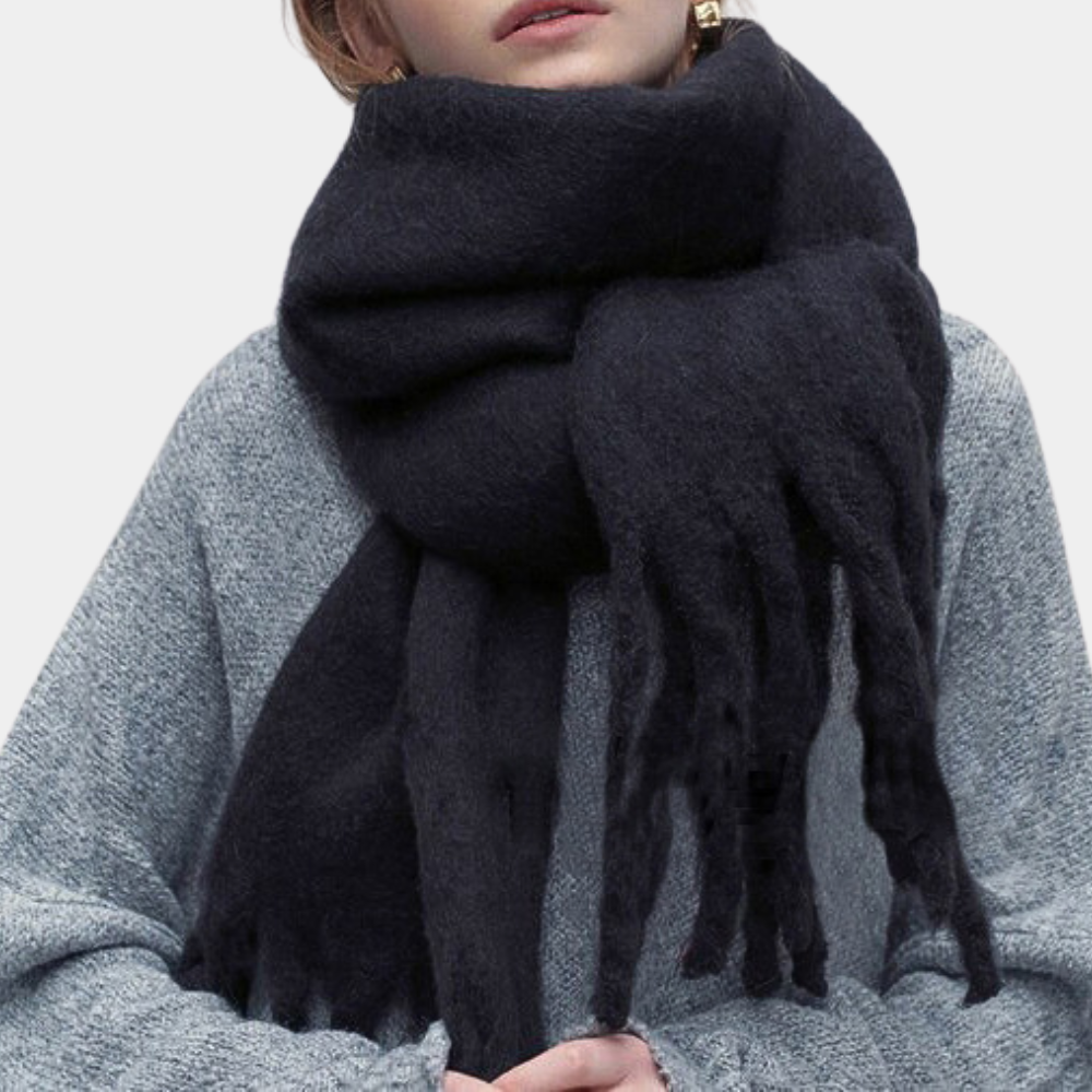 EleganceWrap Scarf - Luxurious Women's Accessory for Autumn