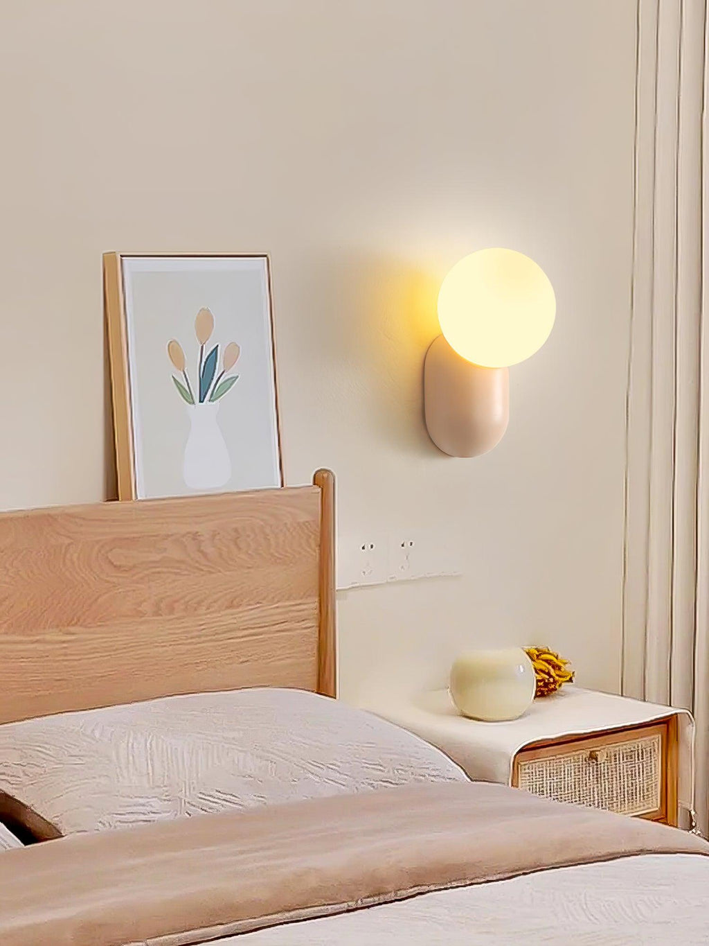 ChicGlow Resin Wall Lamp – Elegance and Energy Efficiency in One