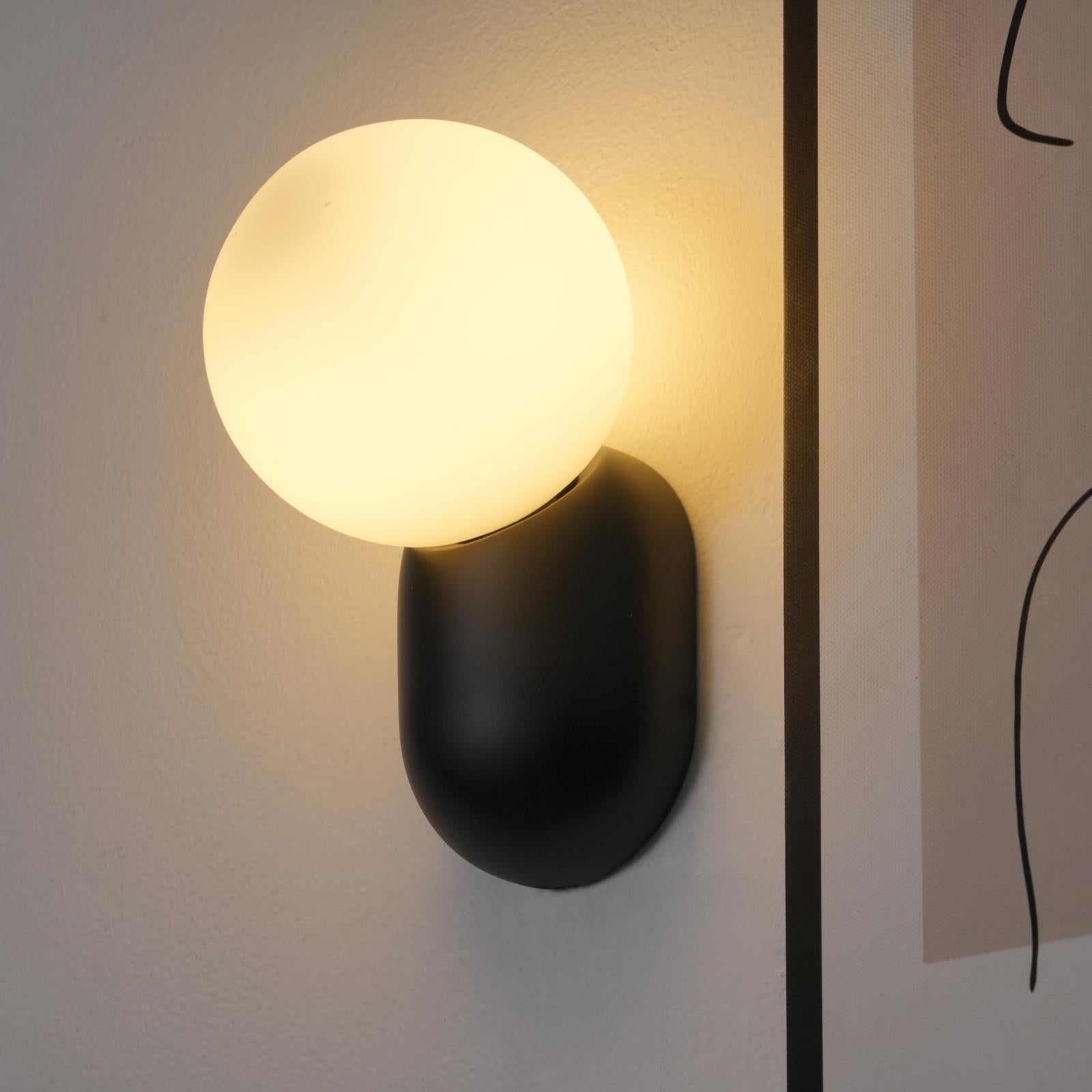 ChicGlow Resin Wall Lamp – Elegance and Energy Efficiency in One