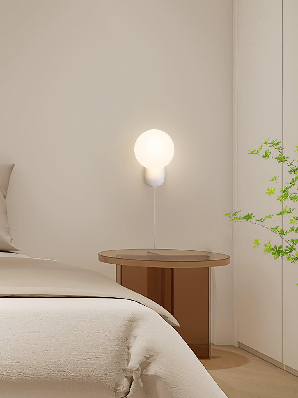 ChicGlow Resin Wall Lamp – Elegance and Energy Efficiency in One