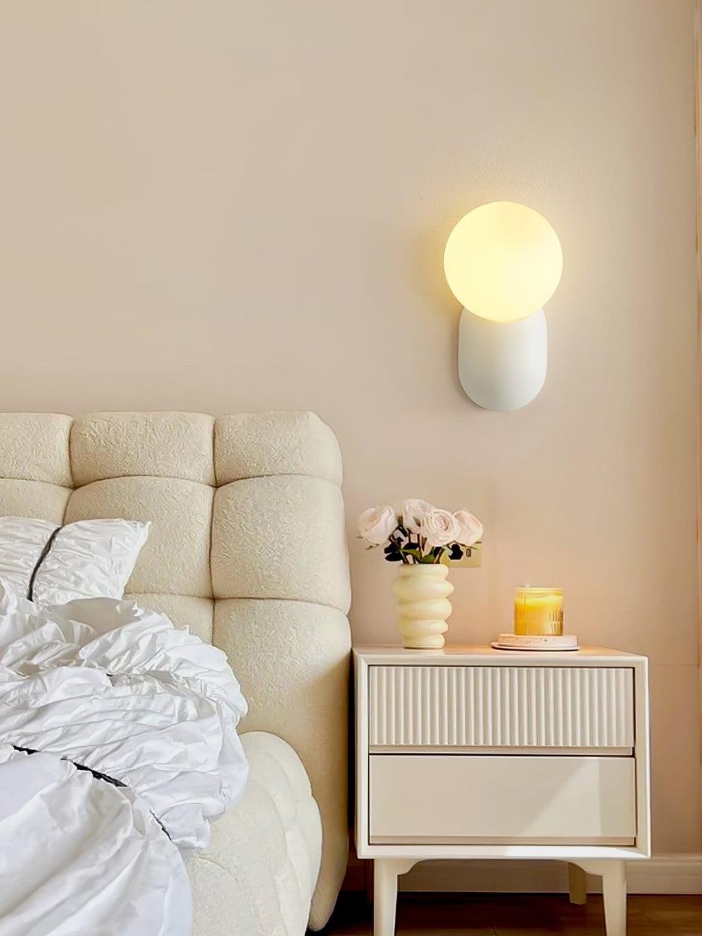 ChicGlow Resin Wall Lamp – Elegance and Energy Efficiency in One