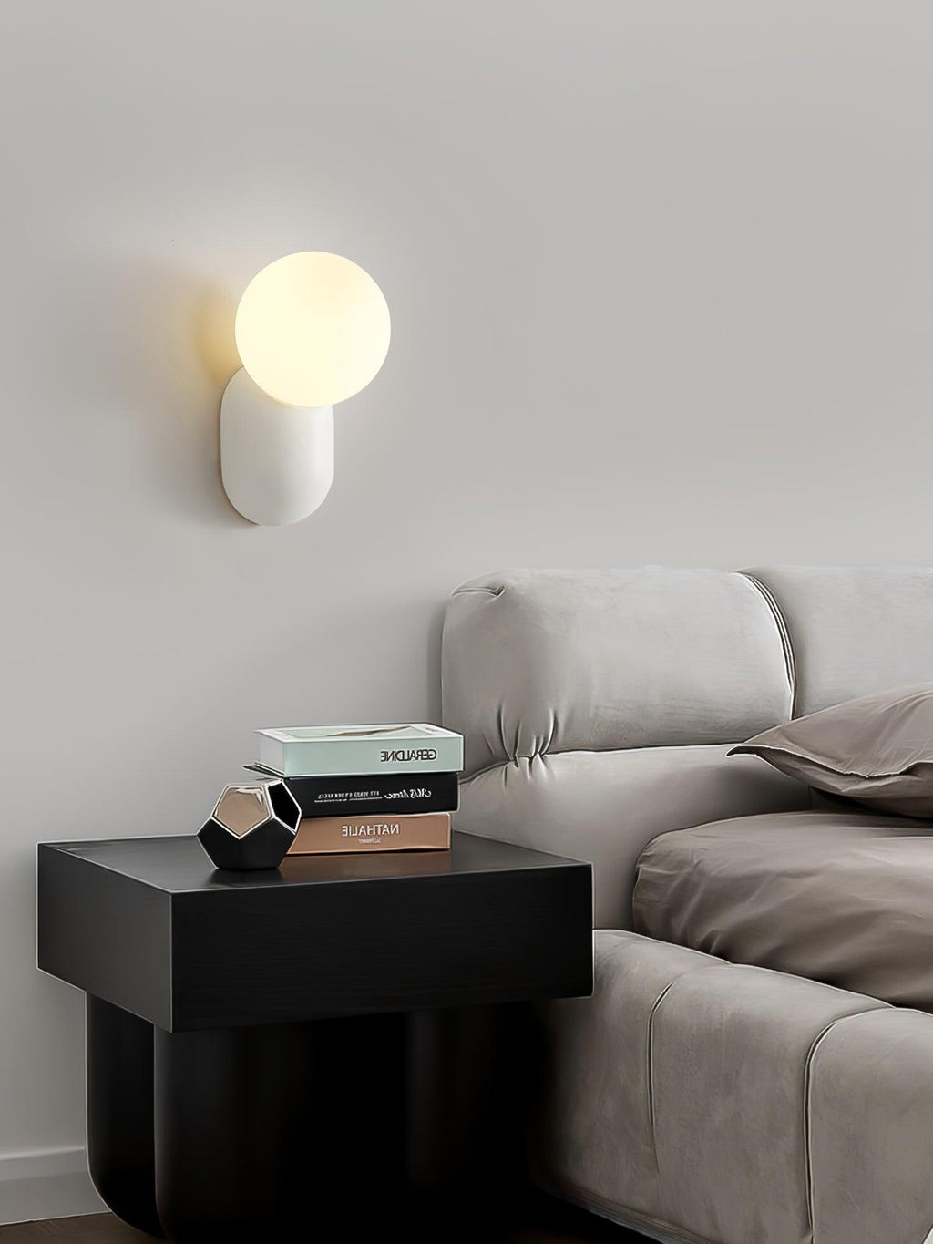 ChicGlow Resin Wall Lamp – Elegance and Energy Efficiency in One