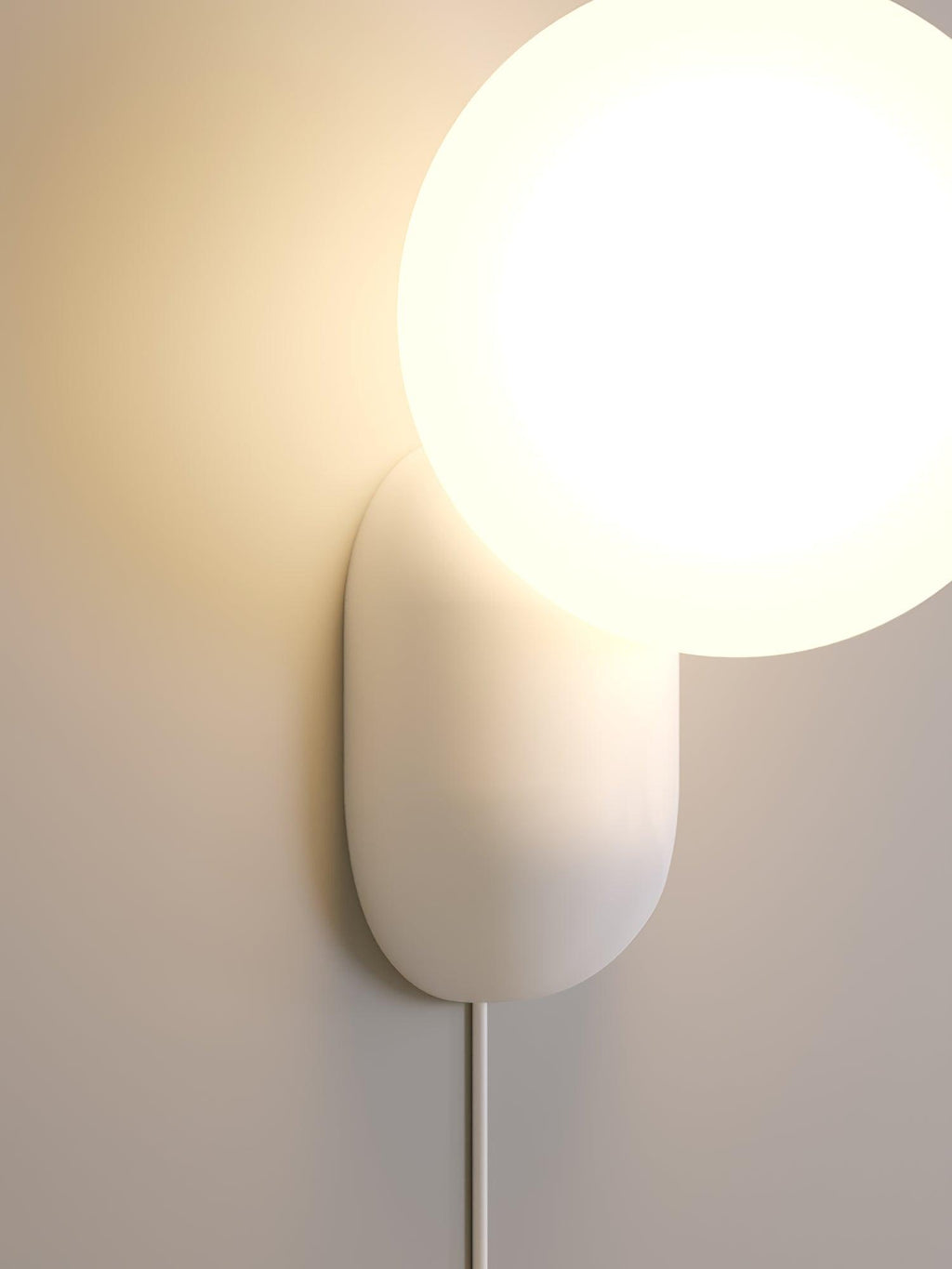ChicGlow Resin Wall Lamp – Elegance and Energy Efficiency in One