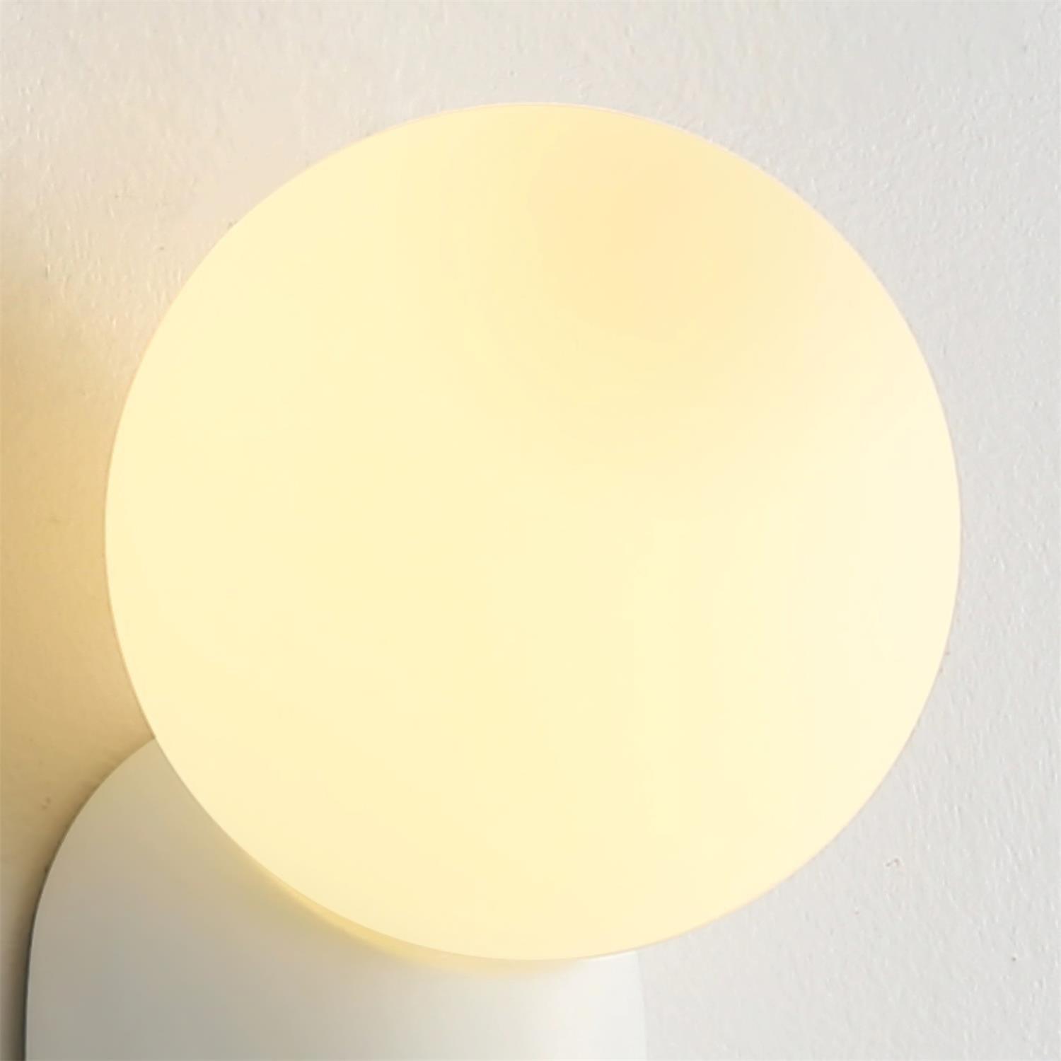 ChicGlow Resin Wall Lamp – Elegance and Energy Efficiency in One