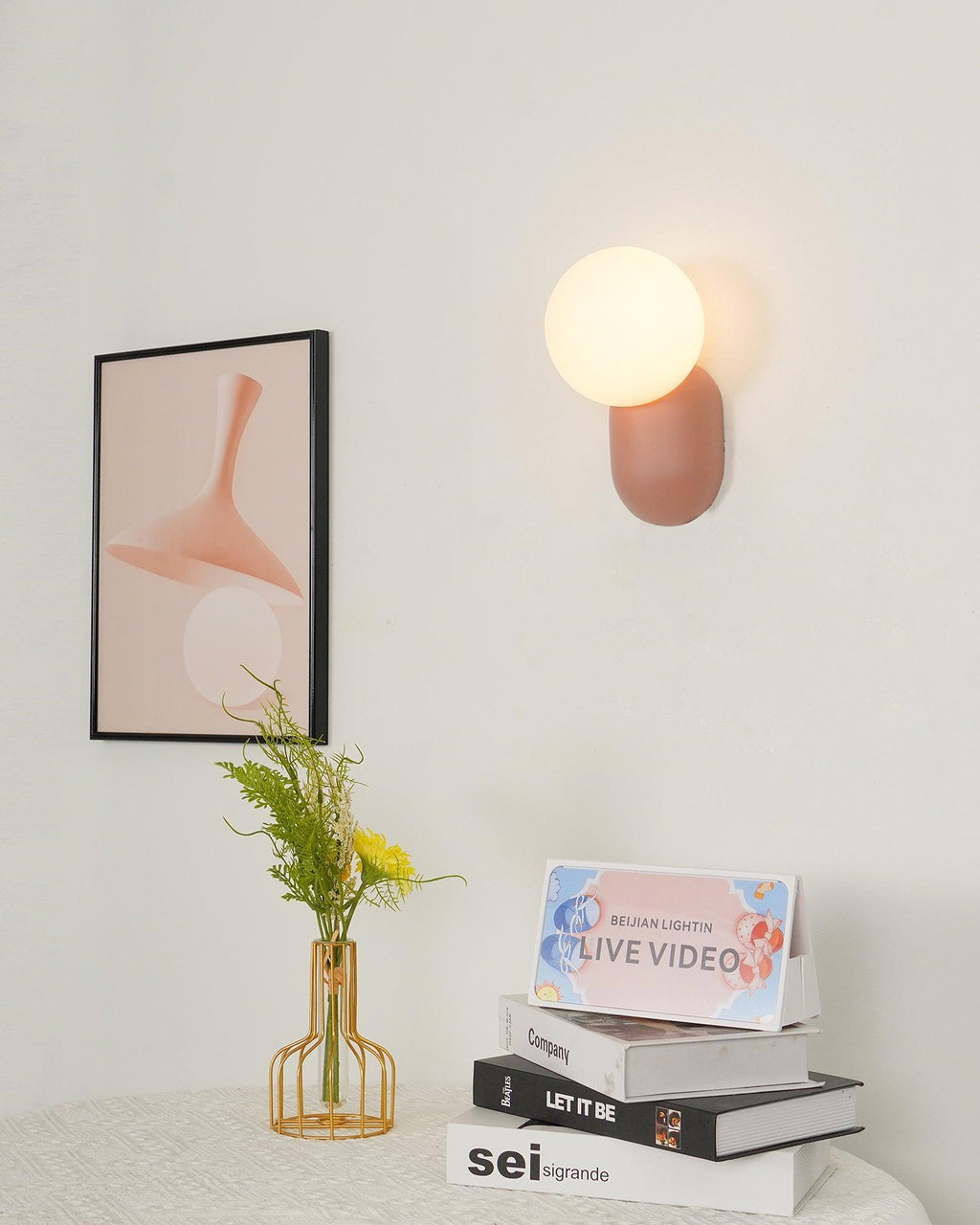 ChicGlow Resin Wall Lamp – Elegance and Energy Efficiency in One
