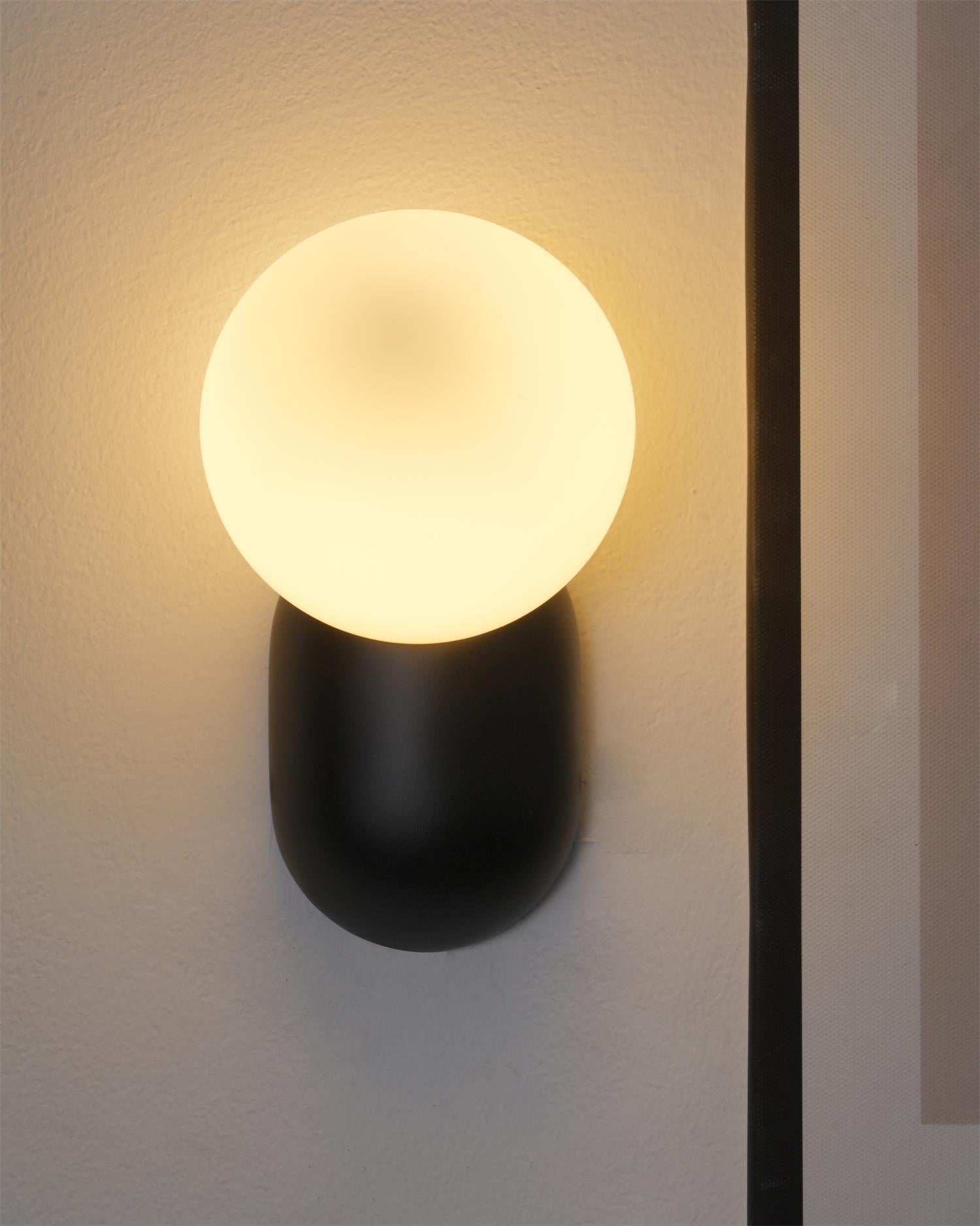 ChicGlow Resin Wall Lamp – Elegance and Energy Efficiency in One