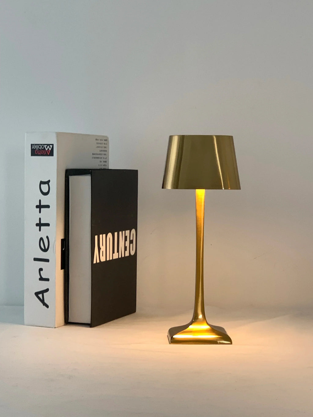 LumiSquare – Flexible LED Table Lamp with USB