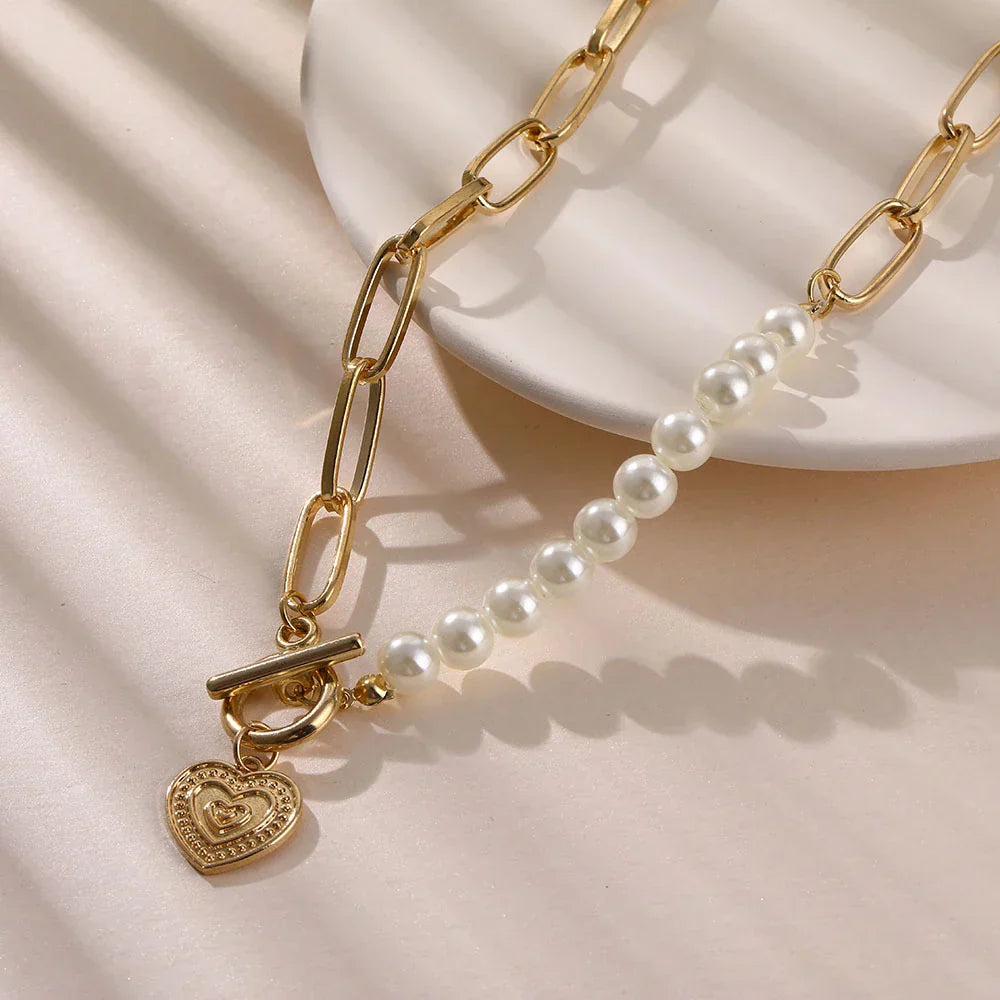 Elegant Golden Heart Necklace with Atmospheric Pearl Accents - Veerle