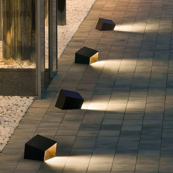 Cube Solar - Stylish Solar Lamp for Garden Lighting