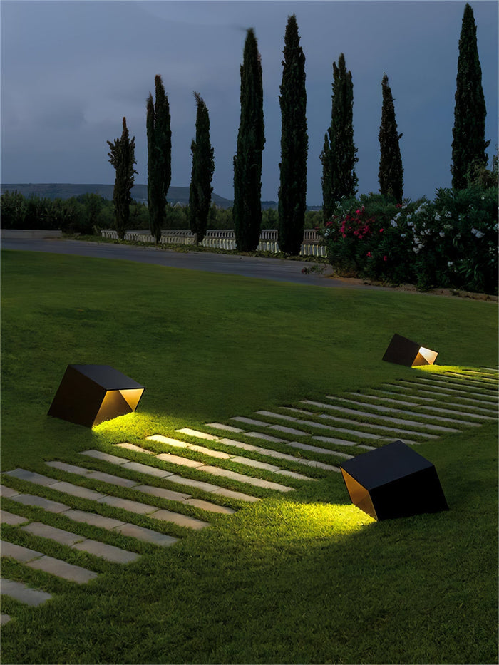 Cube Solar - Stylish Solar Lamp for Garden Lighting