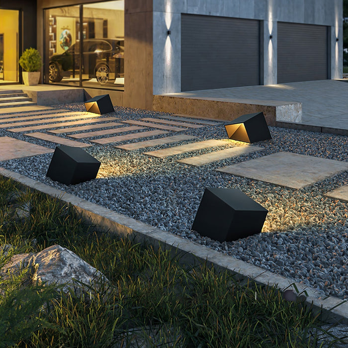 Cube Solar - Stylish Solar Lamp for Garden Lighting