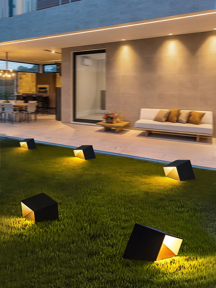 Cube Solar - Stylish Solar Lamp for Garden Lighting