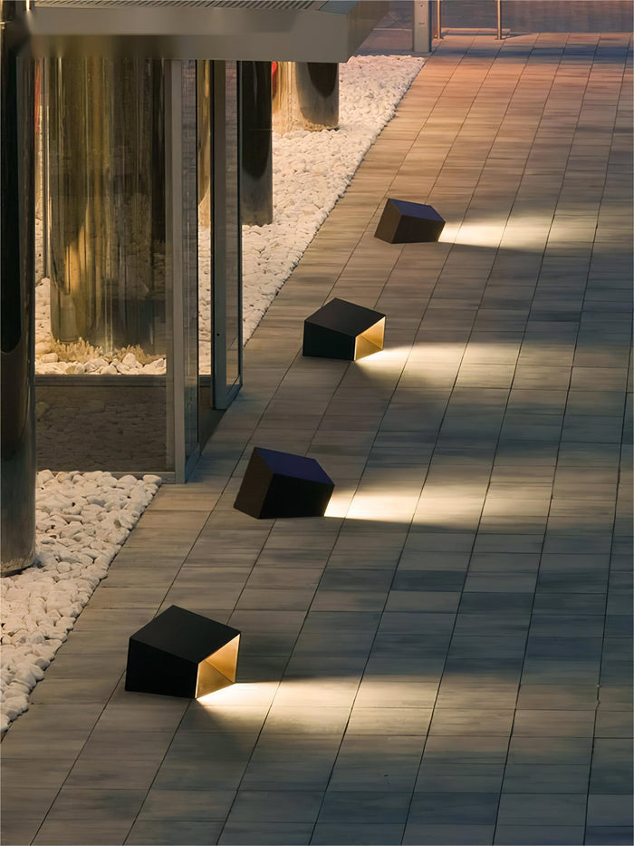 Cube Solar - Stylish Solar Lamp for Garden Lighting
