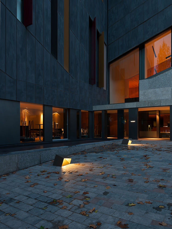 Cube Solar - Stylish Solar Lamp for Garden Lighting