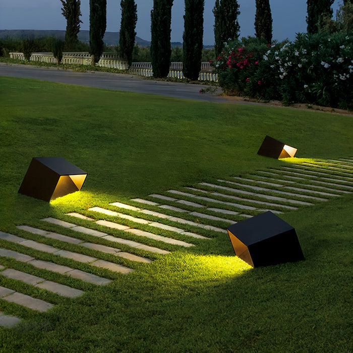 Cube Solar - Stylish Solar Lamp for Garden Lighting