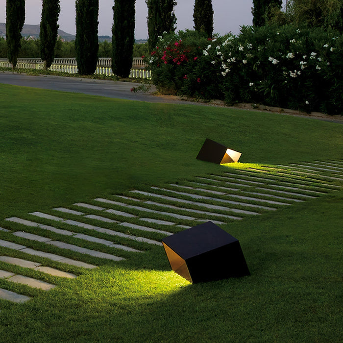 Cube Solar - Stylish Solar Lamp for Garden Lighting