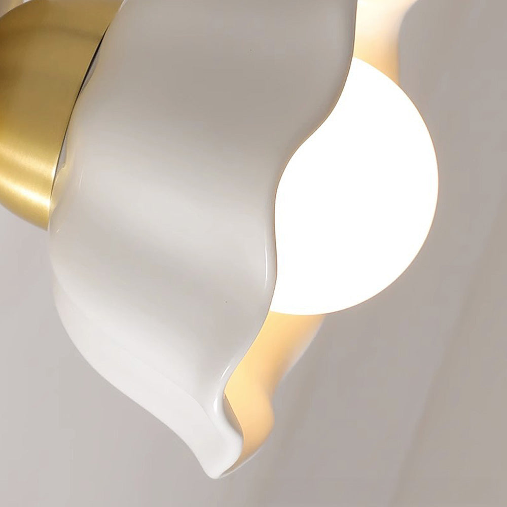 ChicLume - Adjustable Wall Lamp for Elegant Interiors