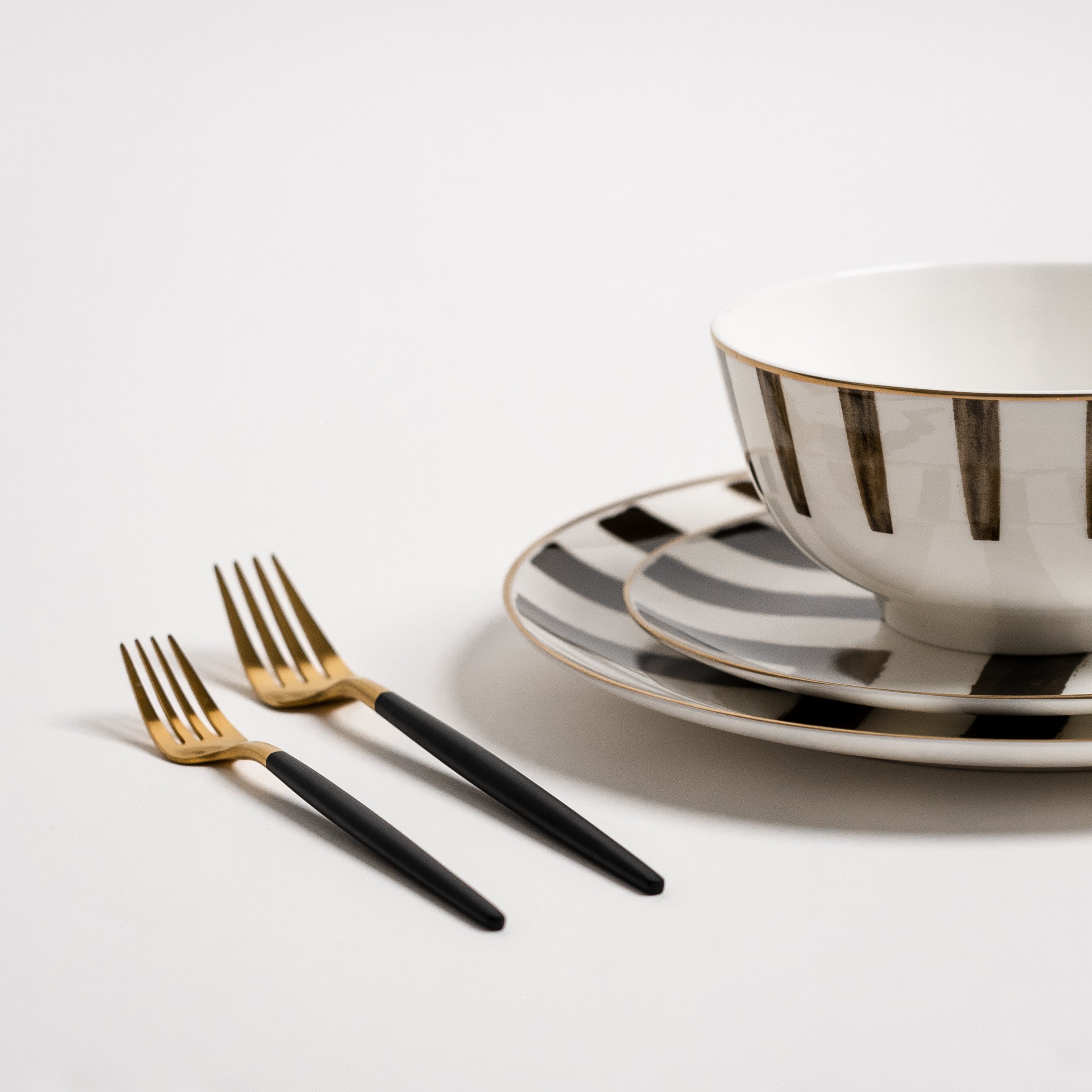 DaviSet – Luxury Black Bone Porcelain Dinnerware Set