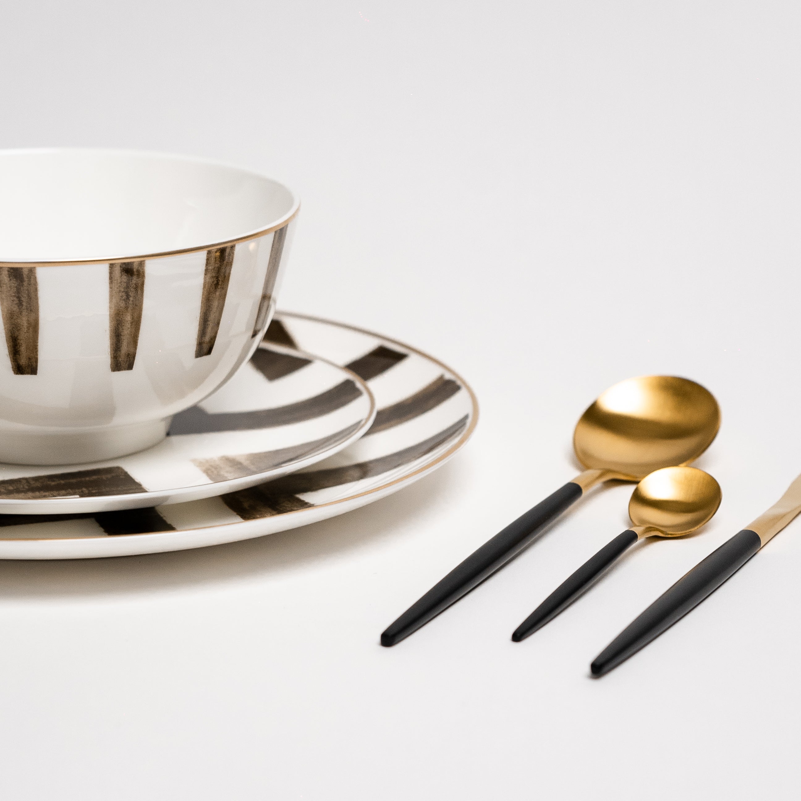DaviSet – Luxury Black Bone Porcelain Dinnerware Set