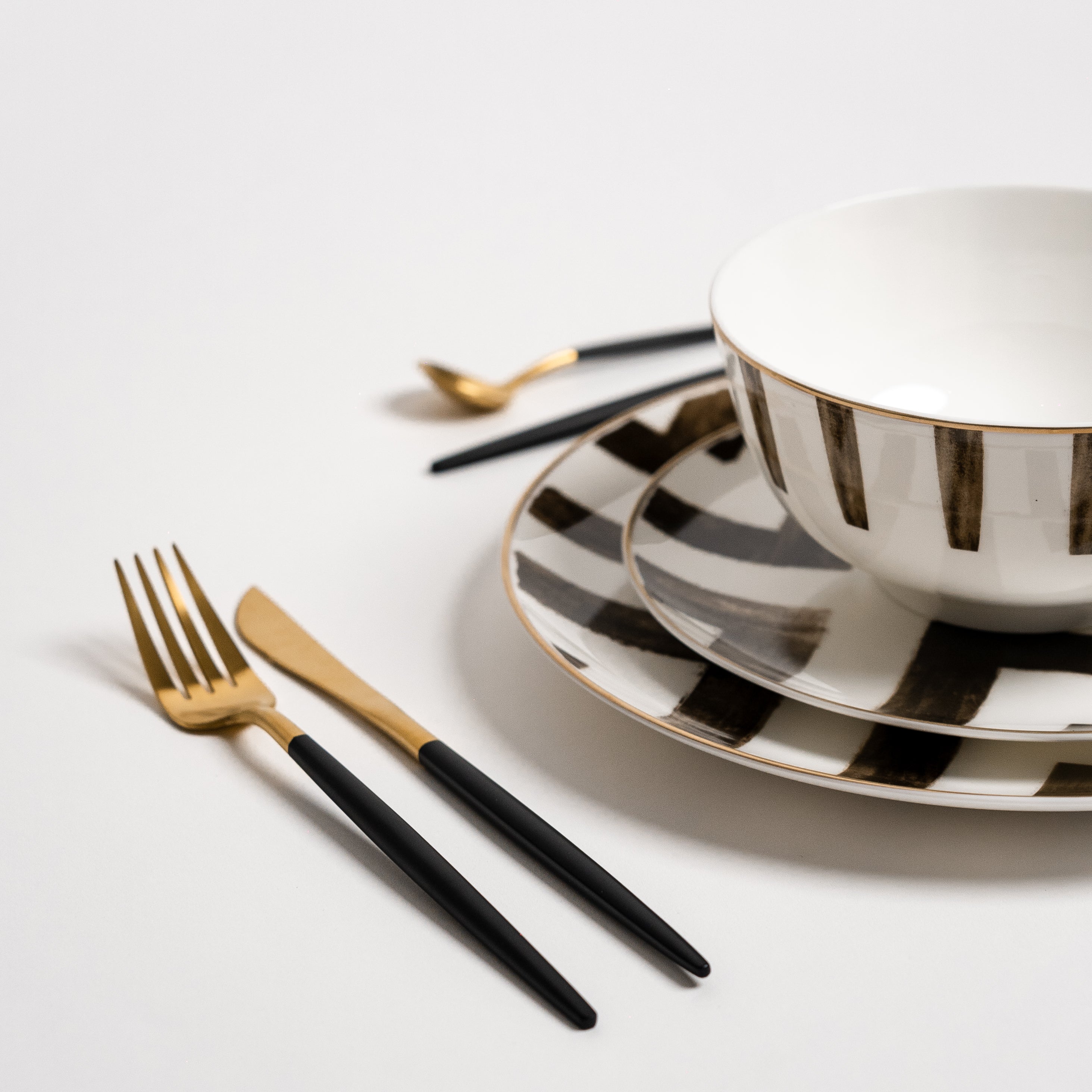 DaviSet – Luxury Black Bone Porcelain Dinnerware Set