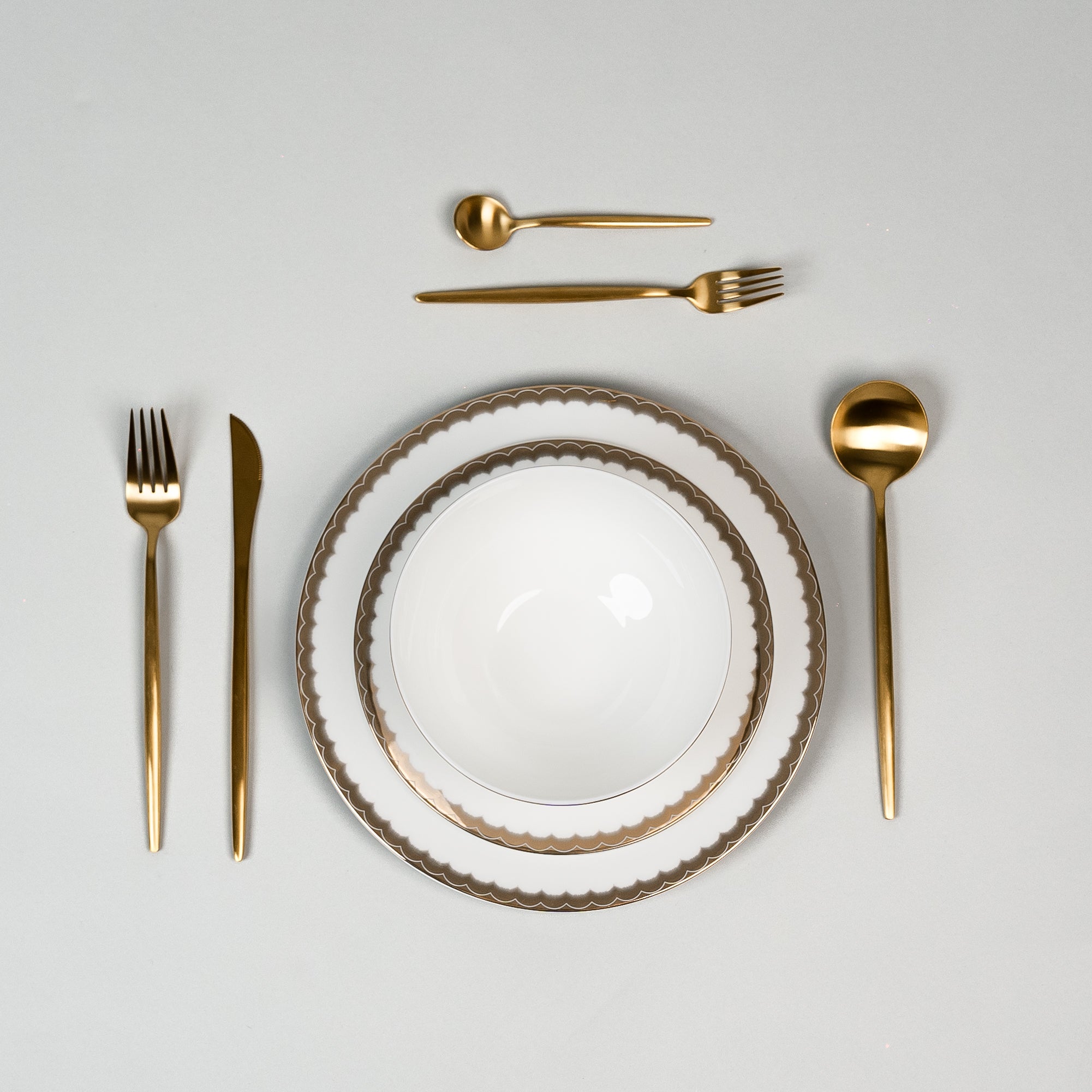 Ripple Luxe – Dinnerware Set with Gold Rim