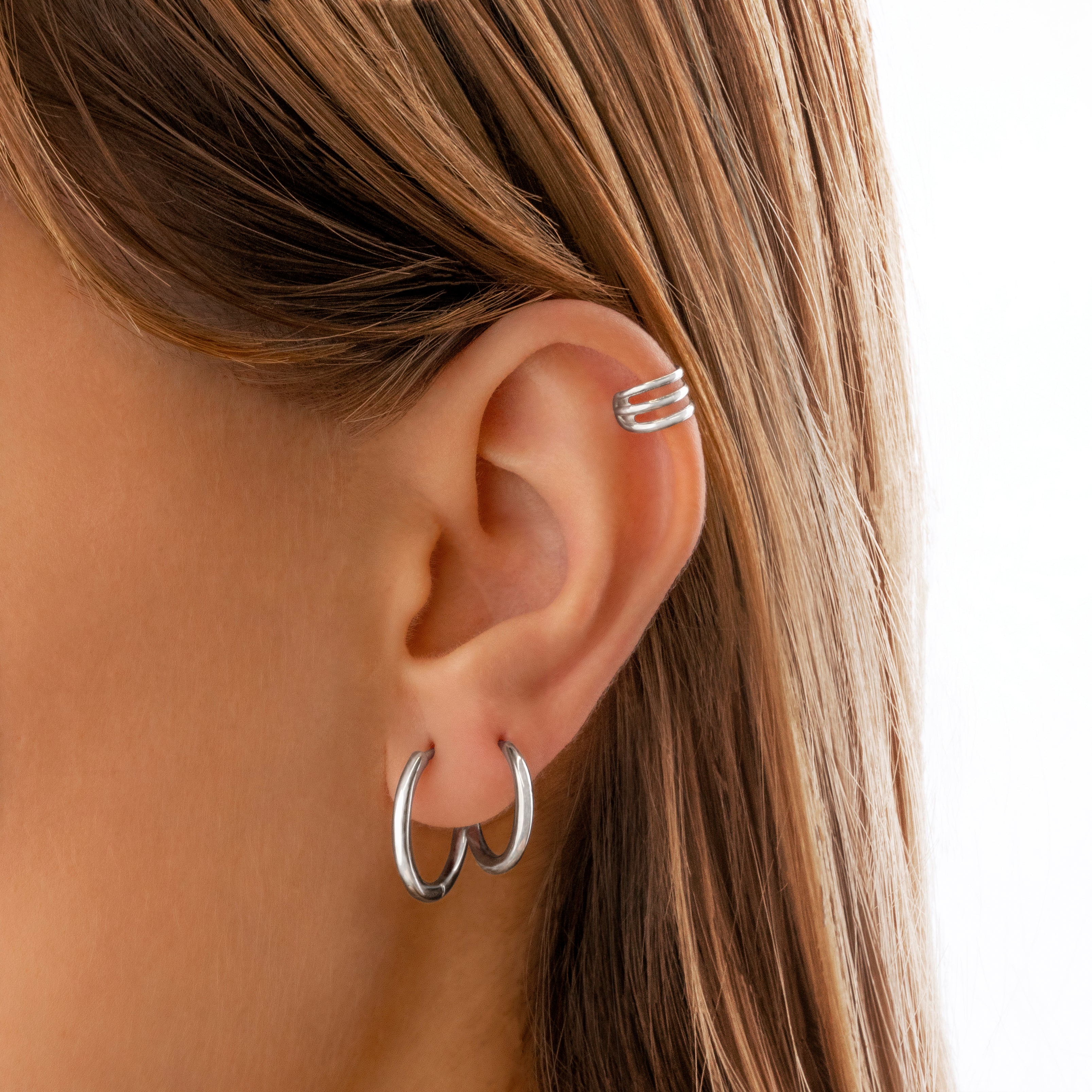 Elegant Aurina Hoop Earrings in Classic Design