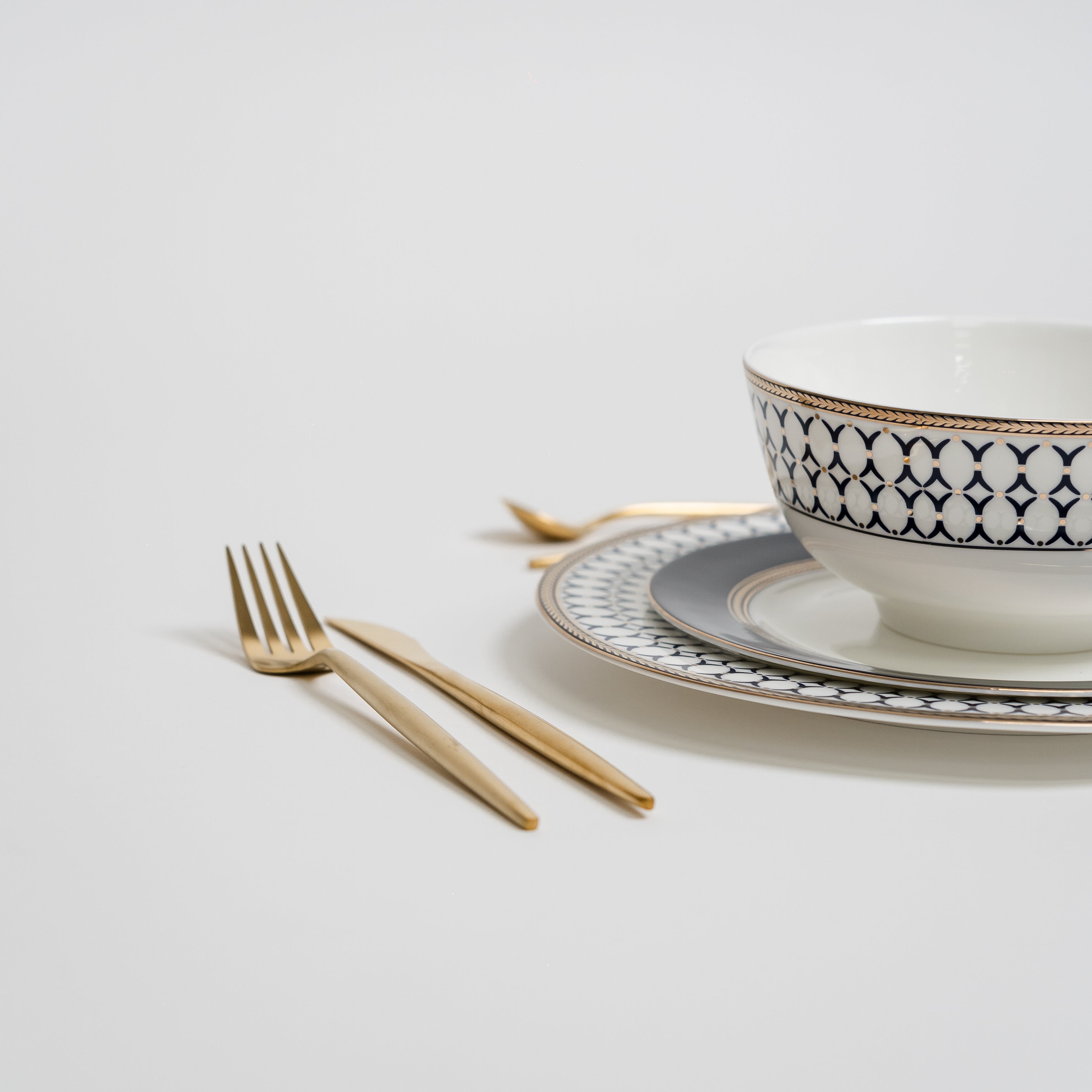 VertexSet – Luxury Blue Dinnerware Set for Dining Table