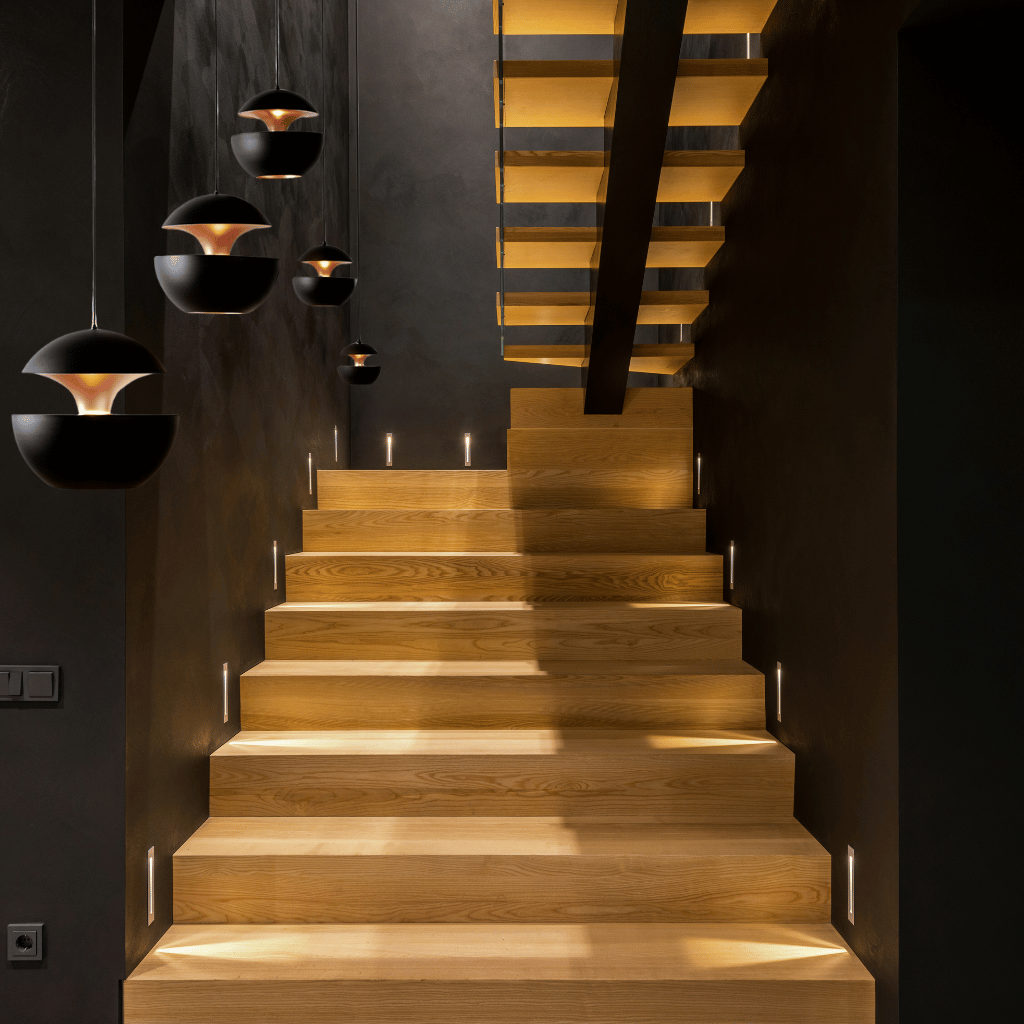 GoldGlow - Luxury Golden Pendant Light for Stylish Dining Areas