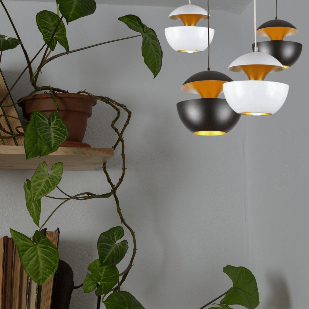 GoldGlow - Luxury Golden Pendant Light for Stylish Dining Areas