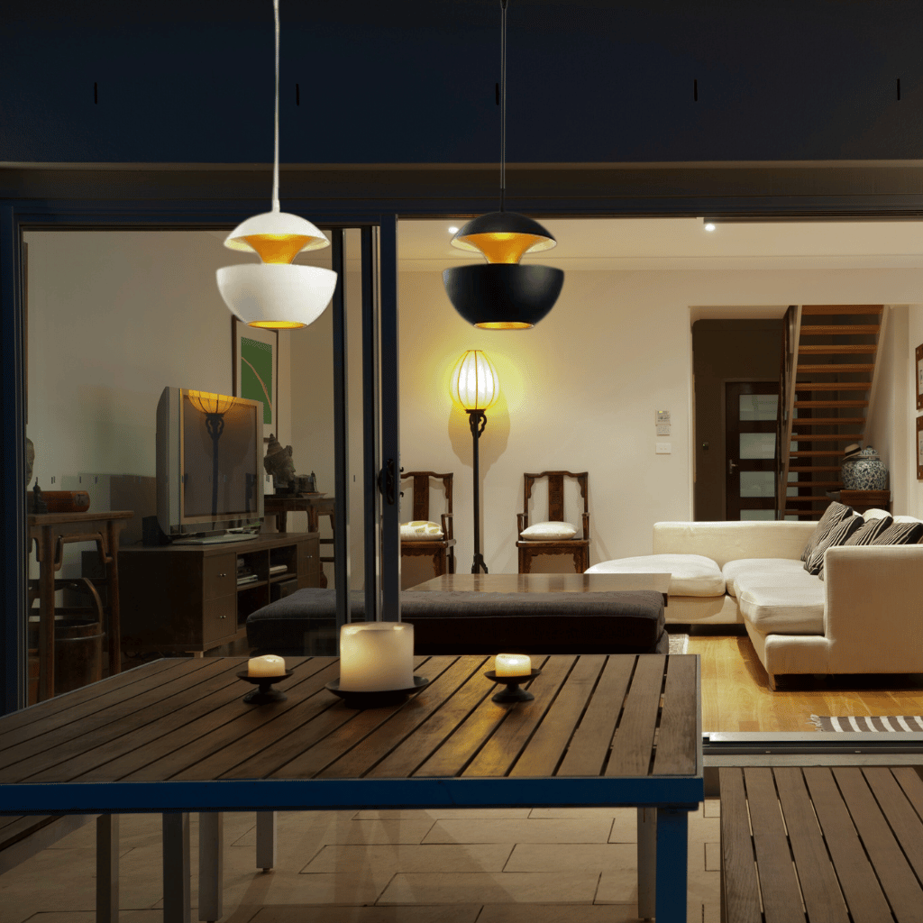GoldGlow - Luxury Golden Pendant Light for Stylish Dining Areas