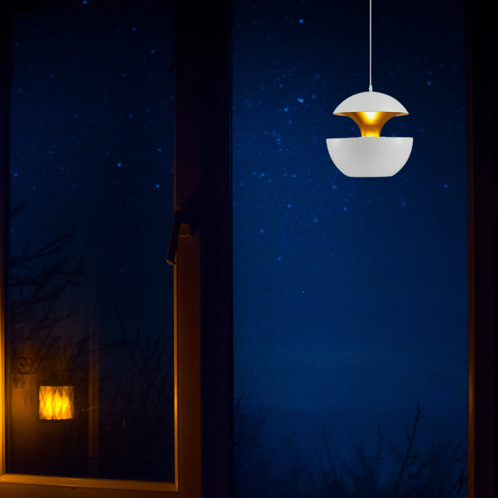 GoldGlow - Luxury Golden Pendant Light for Stylish Dining Areas