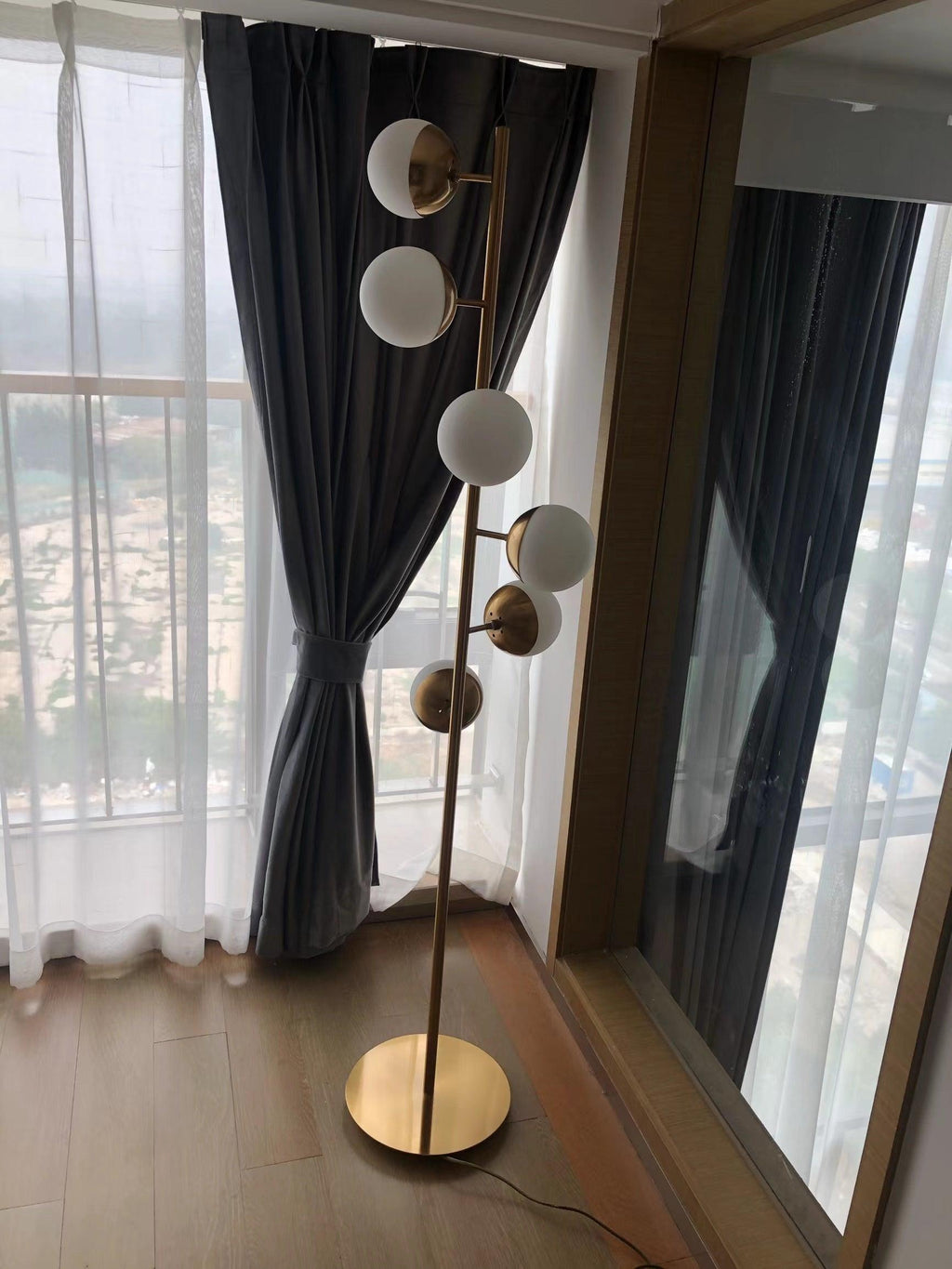 Doppler LED Boomlamp - Retro Elegant LED Floor Lamp