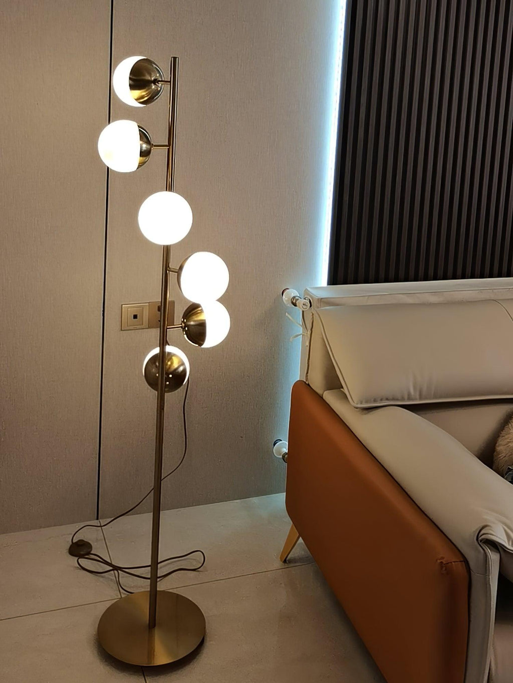 Doppler LED Boomlamp - Retro Elegant LED Floor Lamp