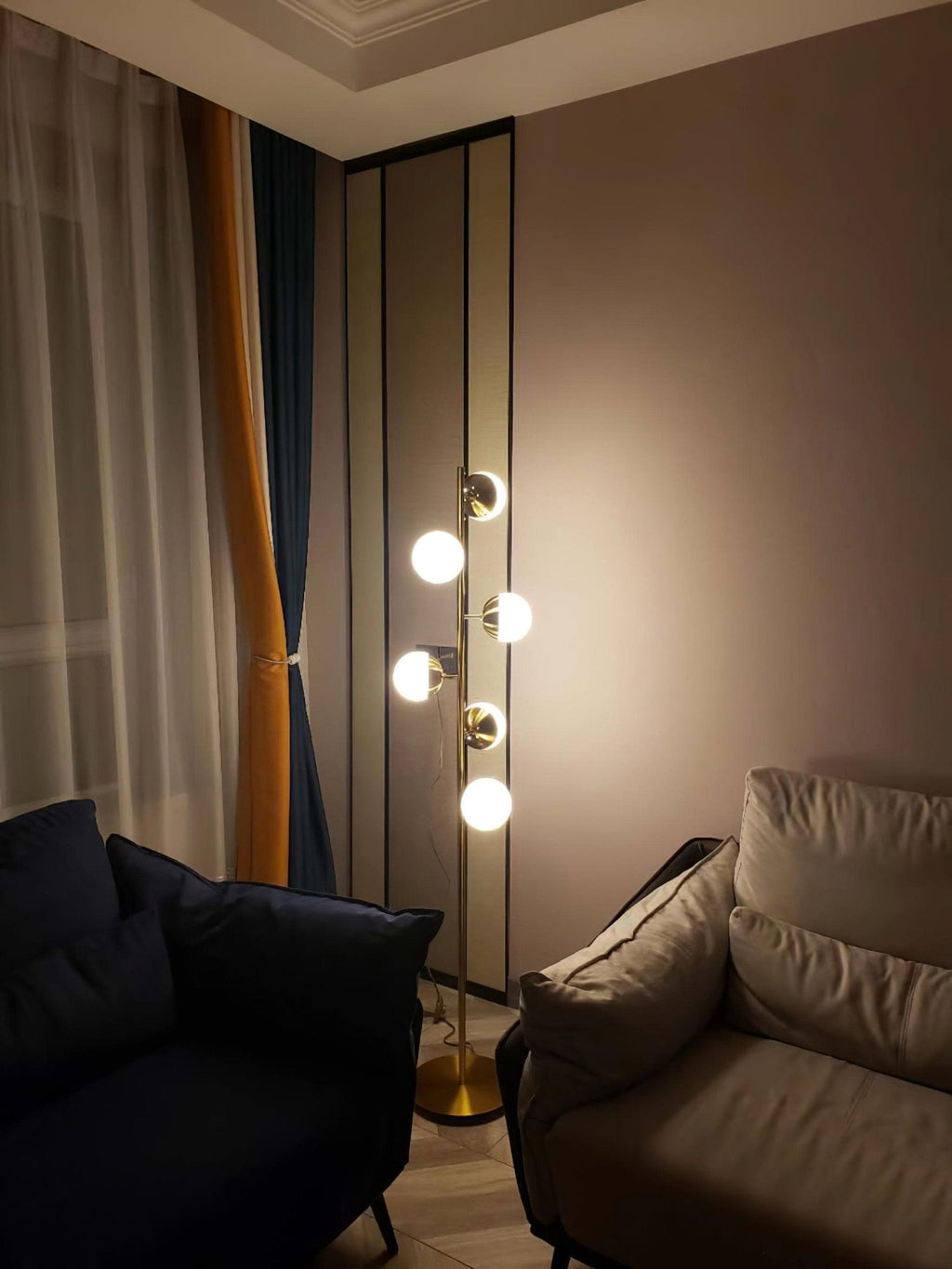 Doppler LED Boomlamp - Retro Elegant LED Floor Lamp